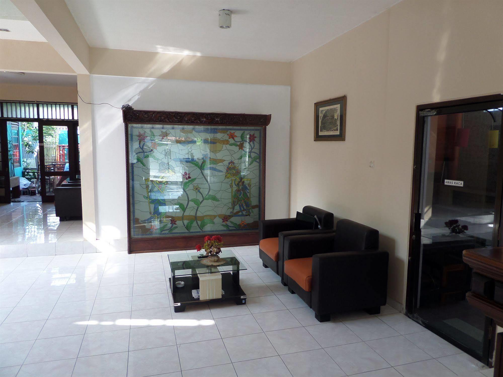 Hotel Oyo 201 Emdi House Timoho à Yogyakarta Extérieur photo