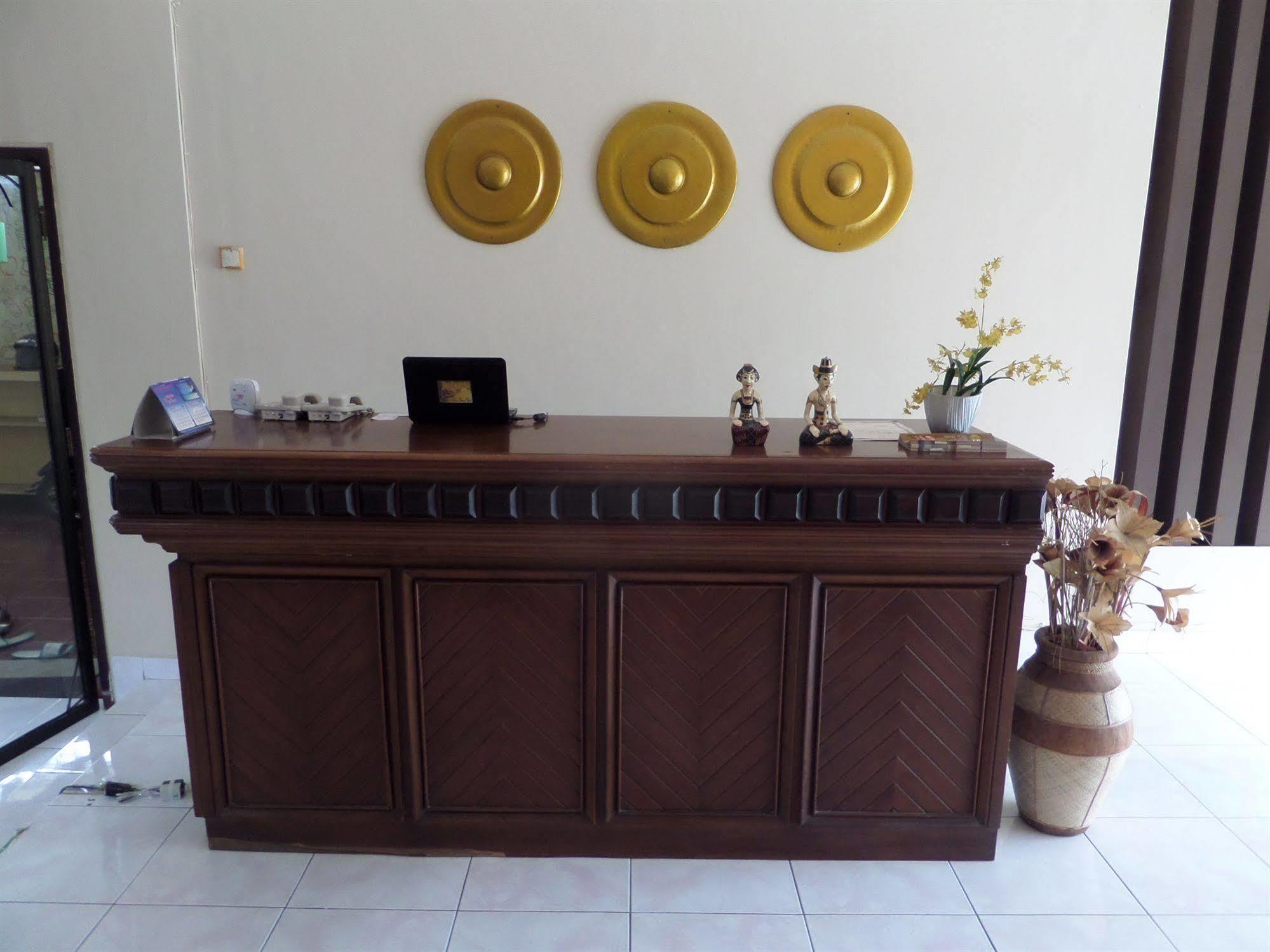 Hotel Oyo 201 Emdi House Timoho à Yogyakarta Extérieur photo