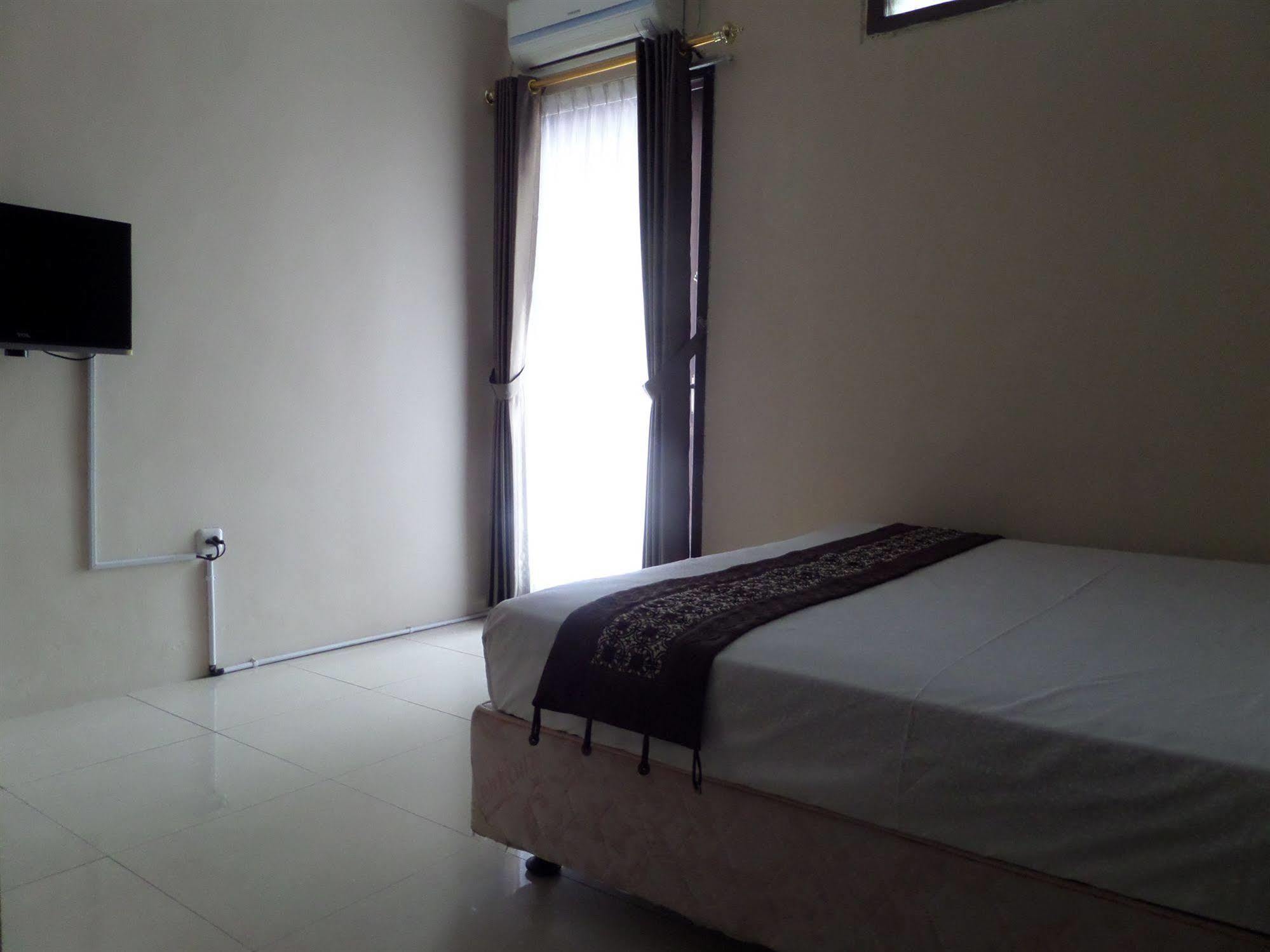 Hotel Oyo 201 Emdi House Timoho à Yogyakarta Extérieur photo